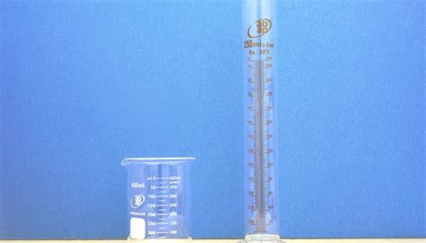 The Difference Between a Beaker & a Graduated Cylinder | Sciencing