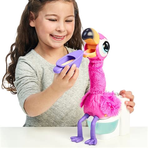 Little Live Pets Gotta Go Flamingo, interaktiv | Smyths Toys Österreich