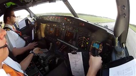 Boeing 737-800 - Amazing Landing (HD Cockpit View) Part 2. - YouTube