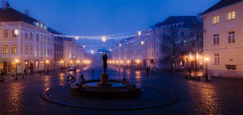 Tartu on a misty winter evening - Estonia : r/CozyPlaces