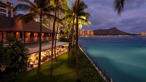 15 Ultra-Romantic Hawaii Resorts for Couples - FamilyVacationist