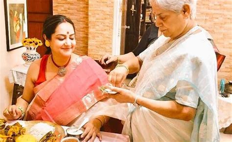 Sudipa celebrates Saadh at her home | মায়ের হাতে আশীর্বাদ নিয়ে নতুন ...