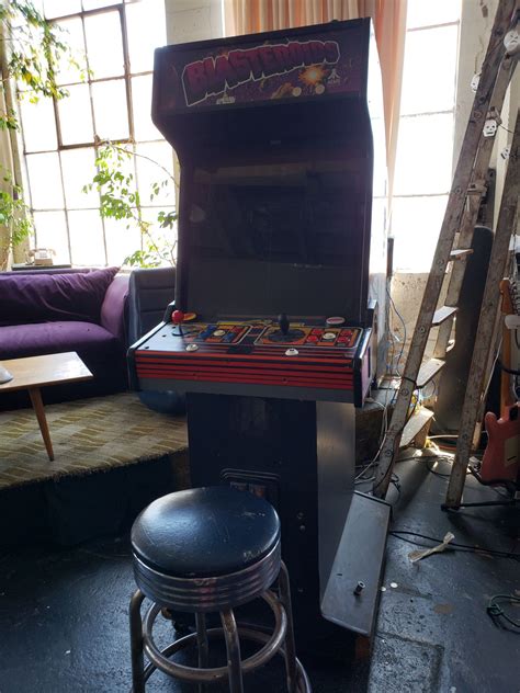 Fancy arcade game simulator cabinet inspired by Pong's design - boing ...