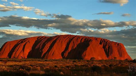 Crowds surge to Uluru, Australia's sacred red rock, before climbing ban | Travel | easytravel101.com