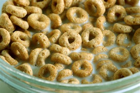 Honey Nut Cheerios Using LIVE Bees in its Sign