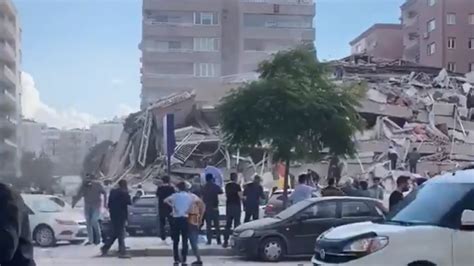 Building in Izmir Reduced to Rubble as Earthquake Rocks Turkey - Yahoo ...