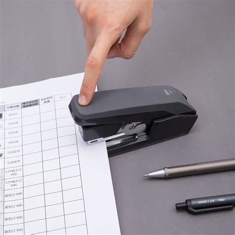 Effortless Stapler 24/6 Deli · Stationery