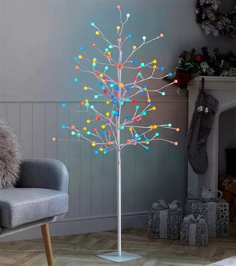 Ultimate list of cheap Christmas decorations - what £50 gets you in Home Bargains, B&M and more ...