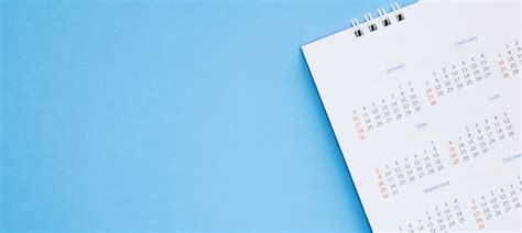 Free Photo | Blank calendar on wooden background