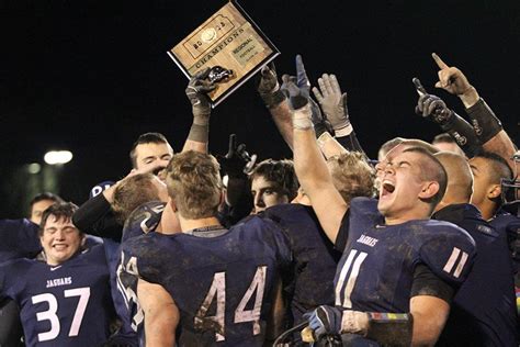 Photo Gallery: football vs. St. Thomas Aquinas: Nov. 8 – Mill Valley News