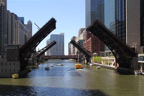 Chicago - Architecture & Cityscape: Chicago River Bridge Lifts