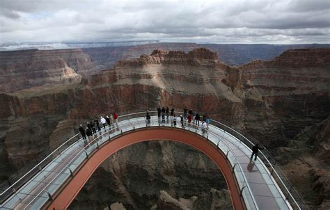 "Walk the Skies": Grand Canyon Skywalk