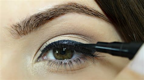 Eyeliner Tips | Fool Proof Eyeliner Tricks - YouTube