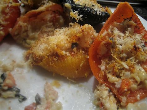 itsdelicious2: Crab and shrimp stuffed shells with saffron & cream cheese