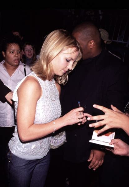 Britney Spears Signing Autographs At Ny Premiere Of "Drive Me Crazy ...