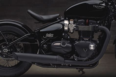 2018 Triumph Bonneville Bobber Black Edition Looks Post-WW2 - autoevolution