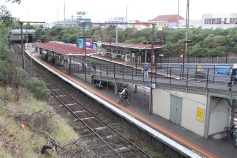 Looking down on the island platform at Moorabbin station - Wongm's Rail ...