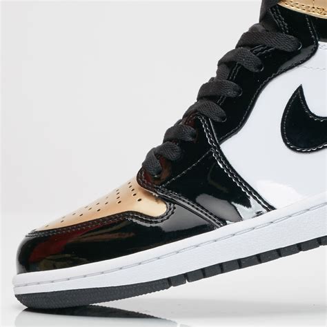 Time To Make Use Of Your 'Ang-Pow' On The Air Jordan 1 'Gold Toe' - MASSES