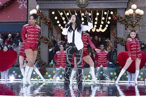 Cher Lights Up the 2023 Macy's Thanksgiving Day Parade with a Dazzling ...