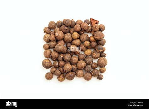 Allspice seeds on white background Stock Photo - Alamy