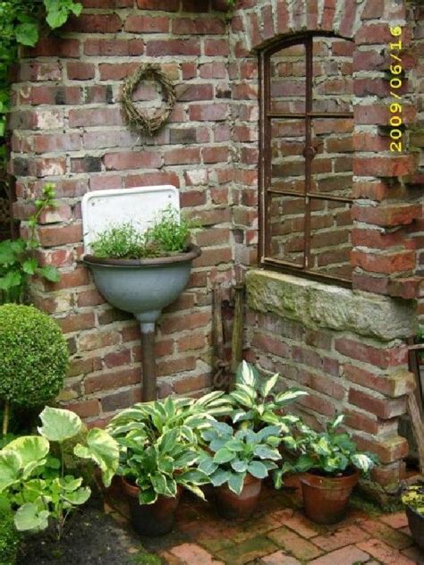 47+ Best Brick Planter Ideas and Pictures example https://pistoncars ...