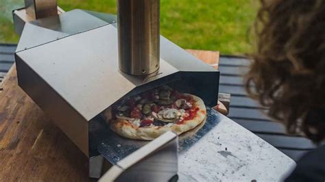 How to Use a Pizza Oven: A Complete Guide