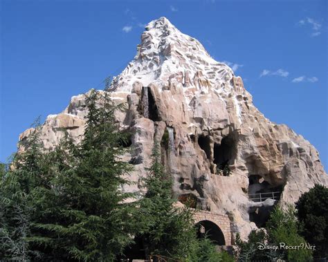 Disneyland Matterhorn Wallpaper - WallpaperSafari