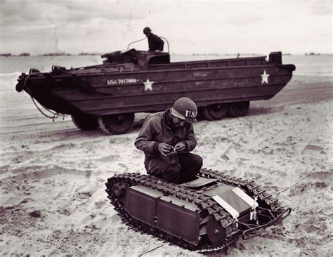 12 Pieces of Tech That Turned the Tide At Normandy | 世界大戦, 装甲車, 歴史