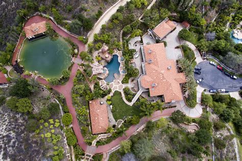 That home Kobe Bryant nearly bought is up for sale, and it has a pirate ship - Los Angeles Times