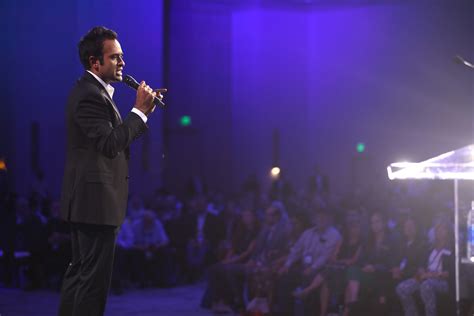 Vivek Ramaswamy | Vivek Ramaswamy speaking with attendees at… | Flickr