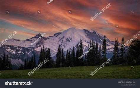 2,245 Mount Rainier Sunrise Images, Stock Photos & Vectors | Shutterstock