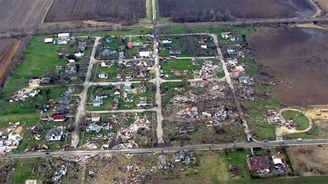 Illinois Tornado Flattens Tiny Town, Kills at Least 1 Photos | Image #9 - ABC News