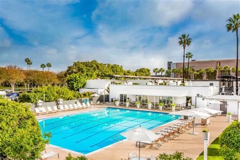 The Anaheim Hotel: Pool & Spa Day Pass Anaheim | ResortPass