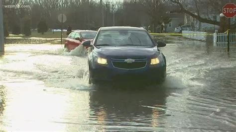 Flooding closes roads near downtown Lowell | wzzm13.com