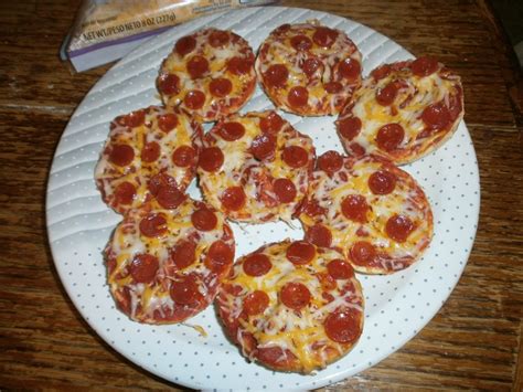 Mini pizza bagel bites! I made these :) | Mini bagel pizza, Mini bagels, Bagel bites