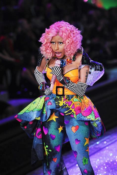 Nicki Minaj Performs @ The Victoria’s Secret Fashion Show | BootymotionTV