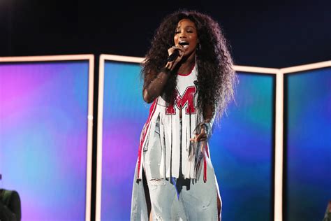 SZA Performs And Gives Speech At Her New Jersey High School: Watch