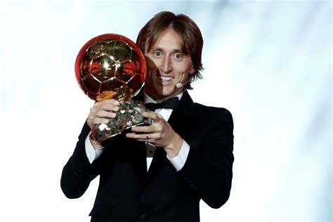 L'émotion de Modric découvrant son Ballon d'or (vidéo)