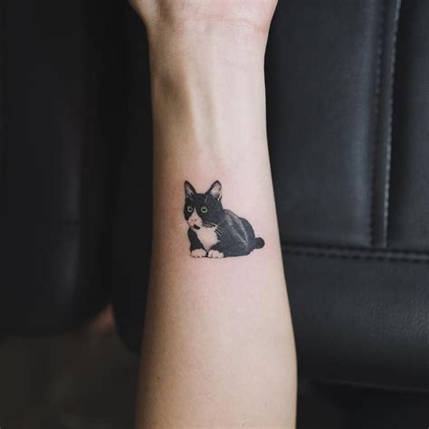 Top more than 52 black and white cat tattoo super hot - in.cdgdbentre