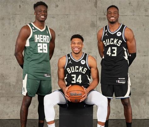 Bucks sign forward Alex Antetokounmpo to an Exhibit 10 contract