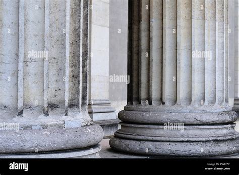 close-up of classical ionic columns with base and shaft with entasis, a curved tapering Stock ...