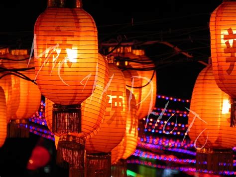 Chinese Lanterns during Moon Festival | Chinese lanterns, Paper ...