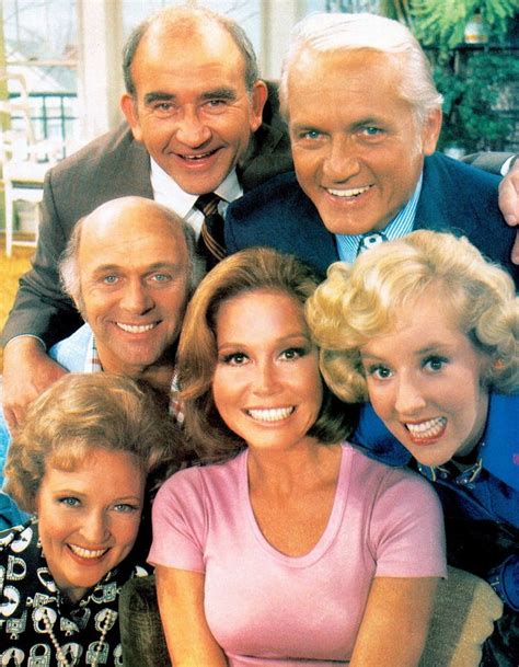 THE MARY TYLER MOORE SHOW tv newsroom cast (1970-1977) (please follow ...