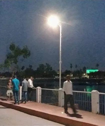 LED Solar Street Light Installation at ₹ 5000 in Kolkata | ID: 21048759762