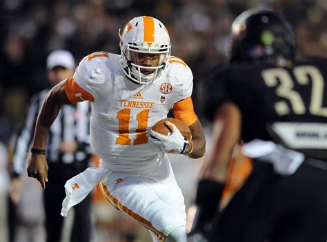 Tennessee QB Josh Dobbs working out with baseball team