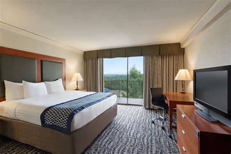 Baymont by Wyndham Bremerton WA | Bremerton, WA Hotels