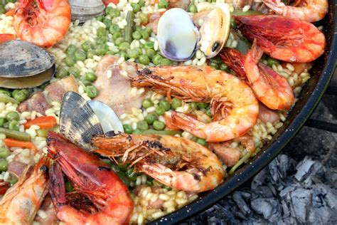 Paella - The Spanish Rice dish - Facts and Recipe