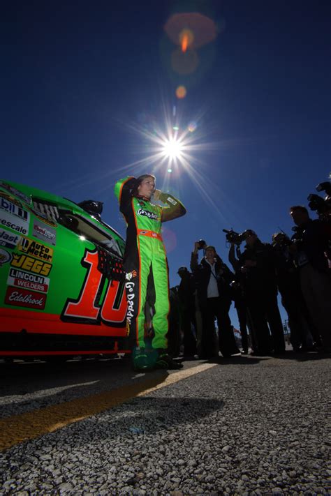 Danica Patrick becomes first woman to win pole for Daytona 500, any ...