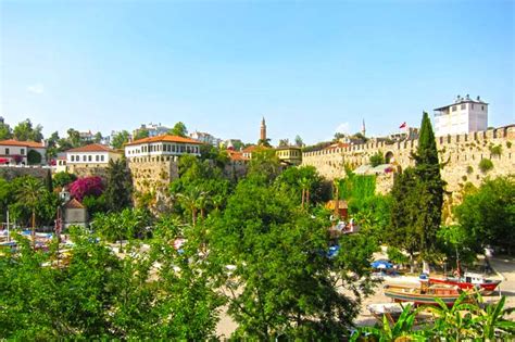 Turkey Sightseeing Tours - Roman Gate Colonnaded Avenue