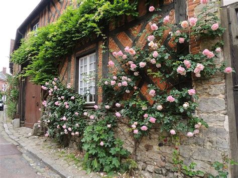 Gerberoy, Songeons, Beauvais, Oise, Picardie, France | Garden elements, Garden structures ...